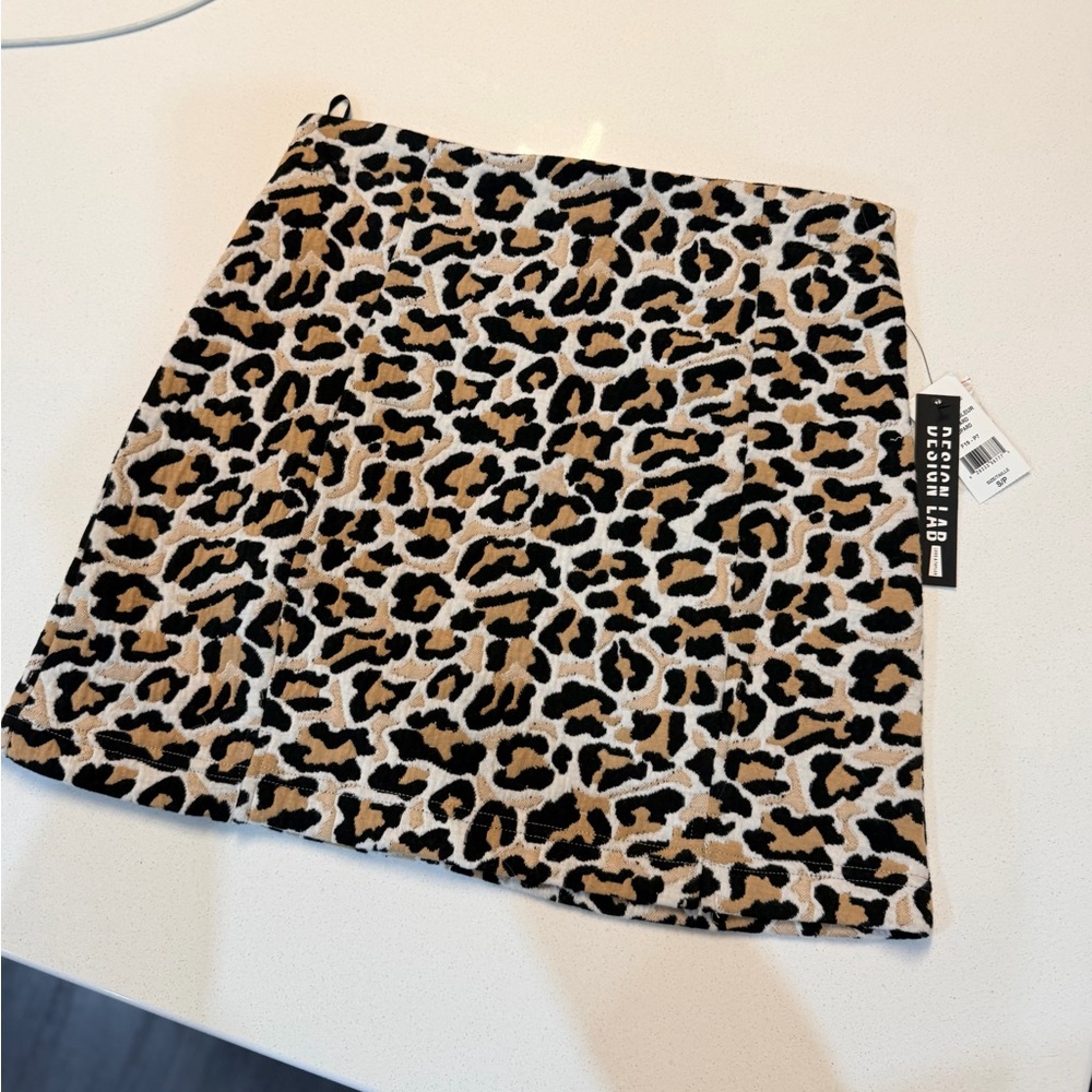 18. NWT Design Lab Leopard Print Skirt | S